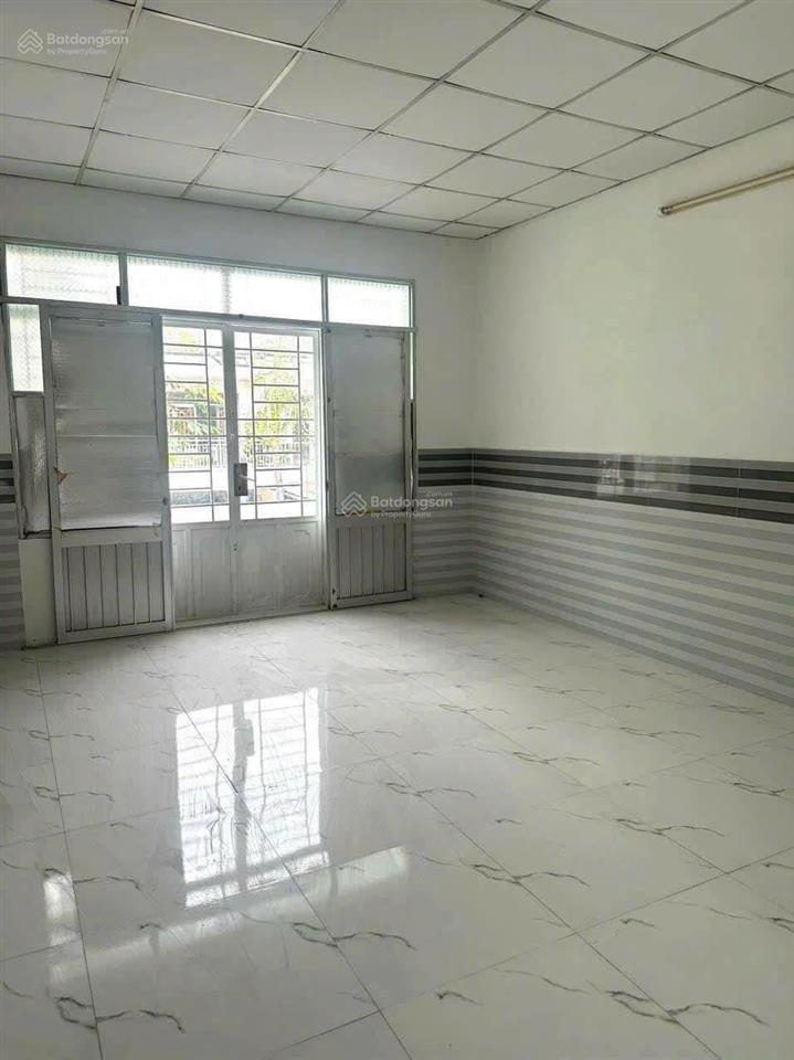 Cho thuê nhà khu 586, 1 trệt 1 lầu, sân đậu oto, 4 pn có 1pn trệt, 2 toilets, đông nam, lộ 14m