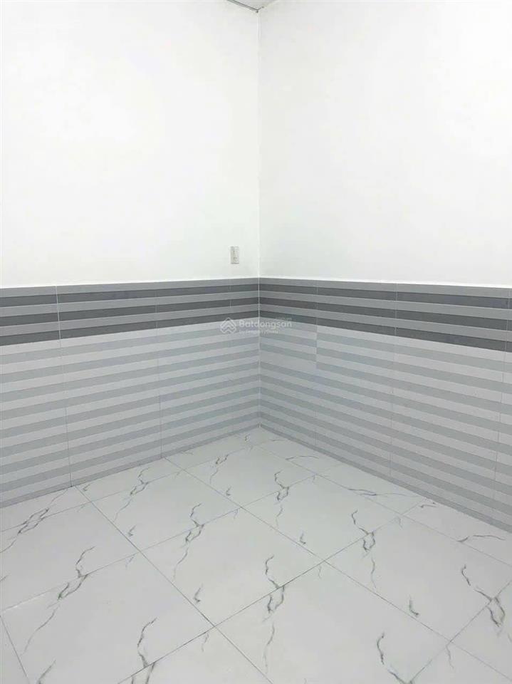 Cho thuê nhà khu 586, 1 trệt 1 lầu, sân đậu oto, 4 pn có 1pn trệt, 2 toilets, đông nam, lộ 14m