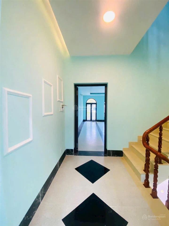 Cho thuê nhà khu vhtd cần thơ, 3 phòng ngủ, 4wc, tây nam, lộ 30m, 3 máy lạnh, nước nlmt, 100m