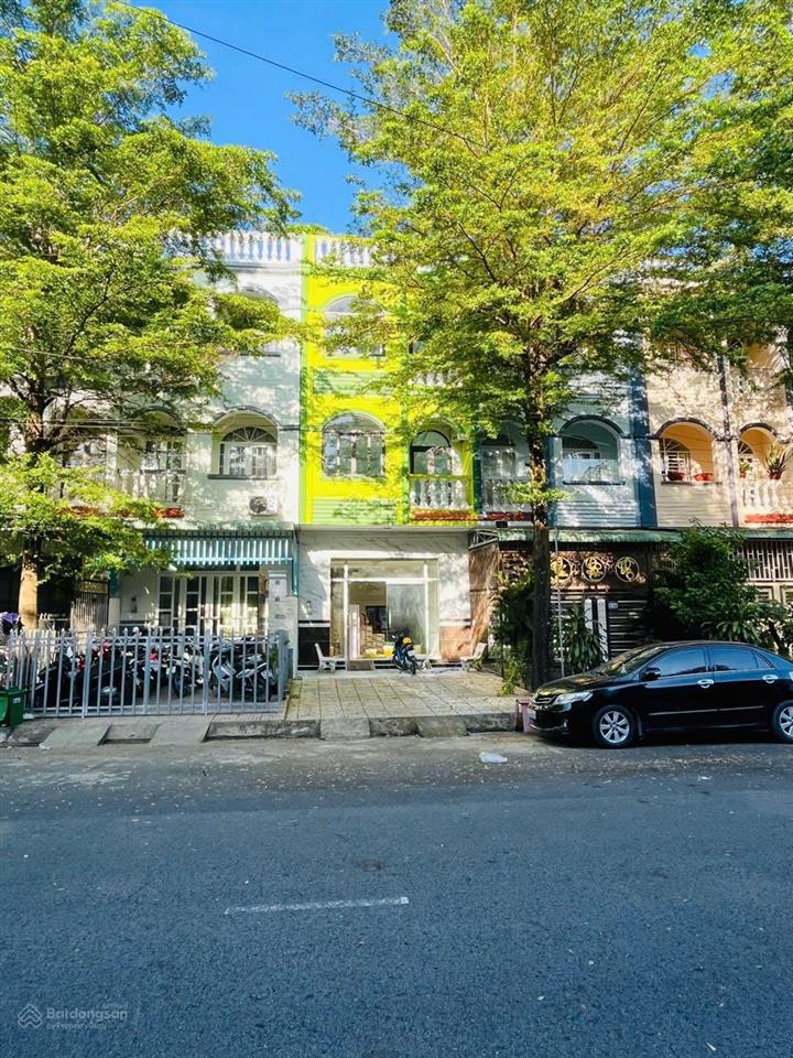 Cho thuê nhà khu vhtd cần thơ, 3 phòng ngủ, 4wc, tây nam, lộ 30m, 3 máy lạnh, nước nlmt, 100m