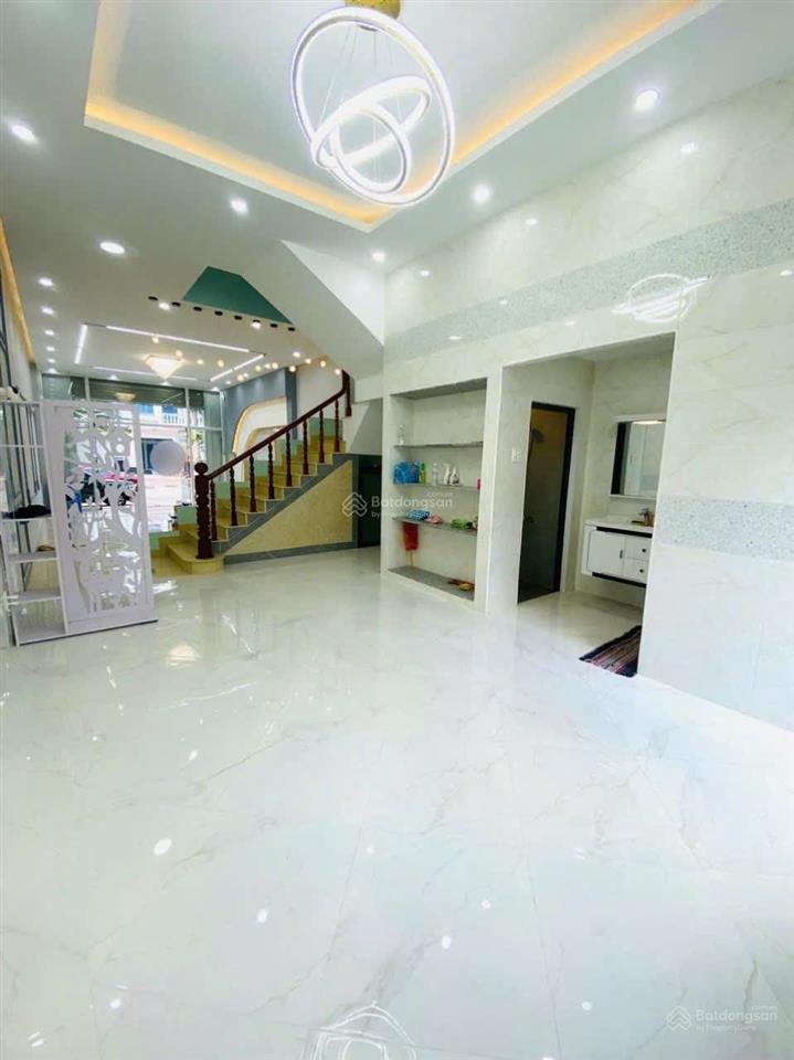 Cho thuê nhà khu vhtd cần thơ, 3 phòng ngủ, 4wc, tây nam, lộ 30m, 3 máy lạnh, nước nlmt, 100m