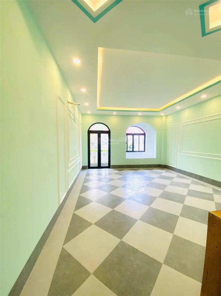 Cho thuê nhà khu vhtd cần thơ, 3 phòng ngủ, 4wc, tây nam, lộ 30m, 3 máy lạnh, nước nlmt, 100m