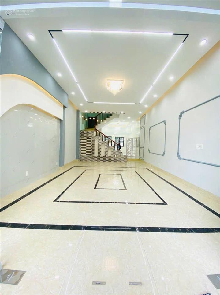 Cho thuê nhà khu vhtd cần thơ, 3 phòng ngủ, 4wc, tây nam, lộ 30m, 3 máy lạnh, nước nlmt, 100m