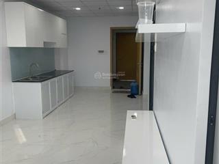 Cho thuê căn hộ hồng loan 5c, 52m2, 2 phòng ngủ, 2wc, 2 máy lạnh, mới, 2 máy nước nóng, th máy