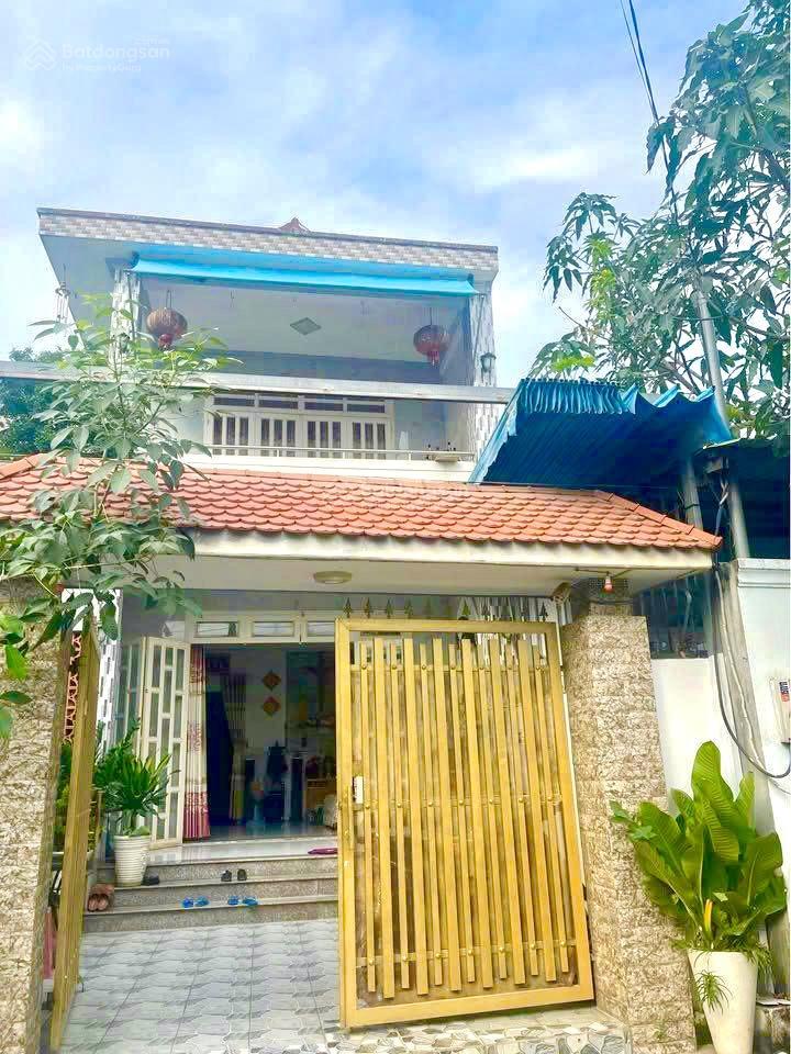 Kẹt tiền cần bán gấp nhà 6x20m. 890 triệu. cho thuê 180tr/năm. ngay chợ bình chánh. sổ hồng riêng