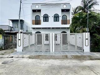 Bán 1 cặp nhà 1.550tỷ (790tr/căn).10x20m. sổ riêng từng căn. cho thuê 15tr/th. chợ bờ ngựa tân kiên