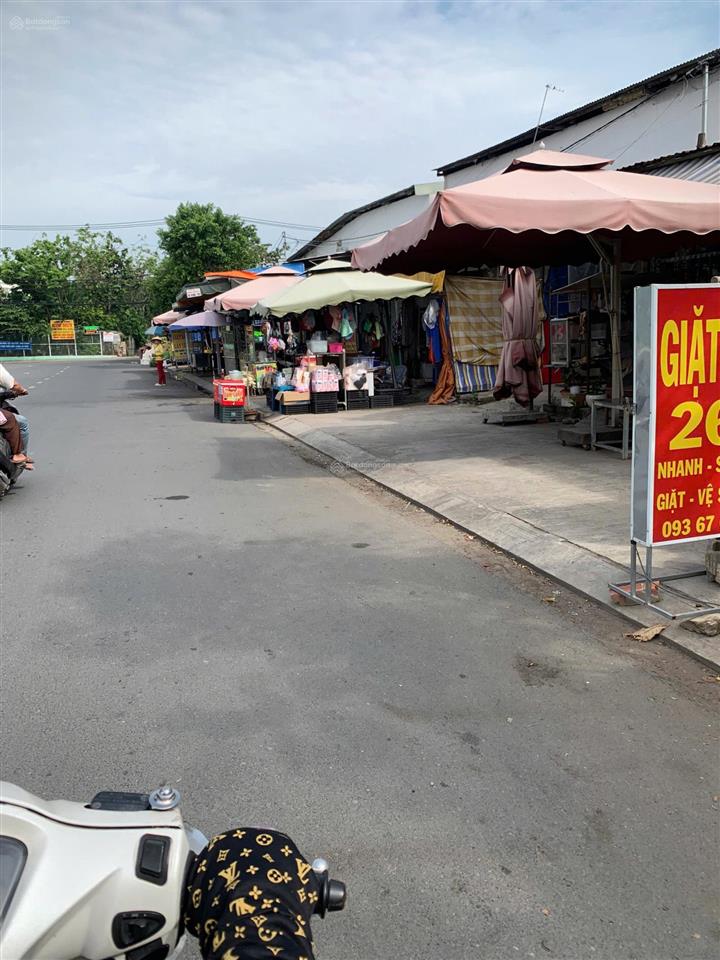 Chính chủ bán gấp 2 lô đất thổ cư 100%. 735tr/nền. 2 nền 10x20m. sổ riêng. ngay mặt chợ đệm tân túc