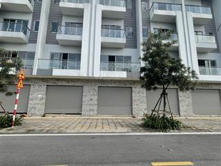 Cần tiền bán gấp căn him lam 4 tầng hướng đông nam, không vướng gì.  0965 308 ***
