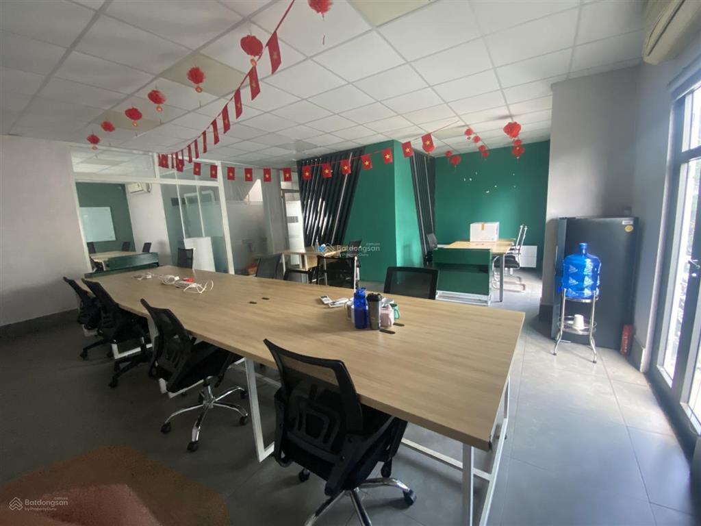 Cho thuê văn phòng cao lãnh có sẵn máy lạnh và hệ thống mạng