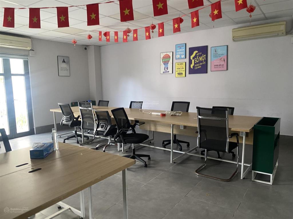 Cho thuê văn phòng cao lãnh có sẵn máy lạnh và hệ thống mạng