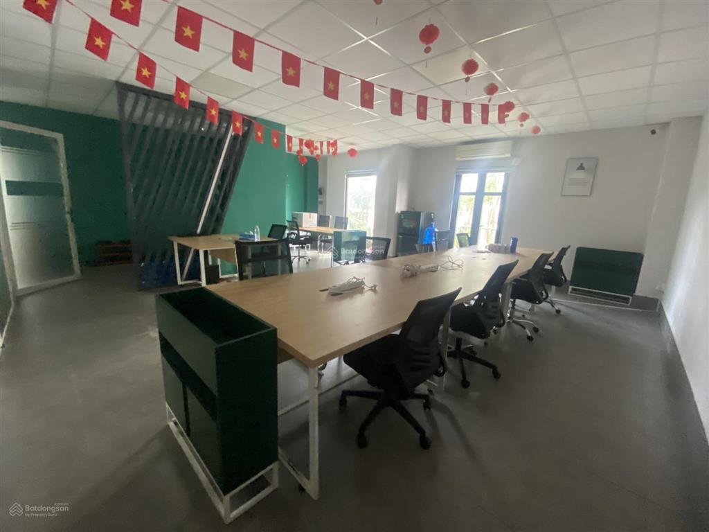 Cho thuê văn phòng cao lãnh có sẵn máy lạnh và hệ thống mạng