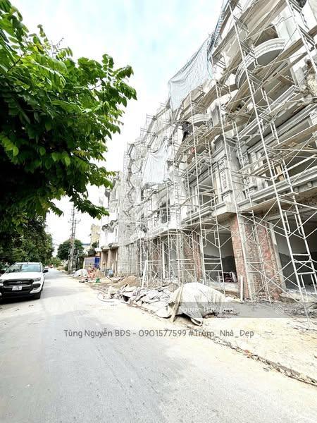 Dãy nhà đẹp mặt đường tại khu vực tdc vườn hồng  gần big c chỉ từ hơn 3 tỷ hỗ trợ bank