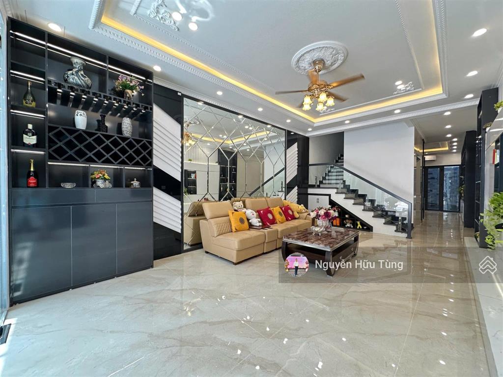 Siêu phẩm mặt đường quán nam  có thang máy!