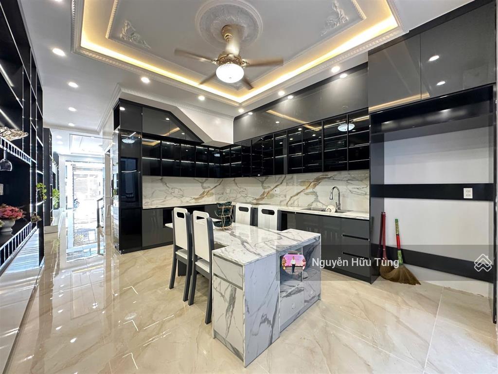 Siêu phẩm mặt đường quán nam  có thang máy!