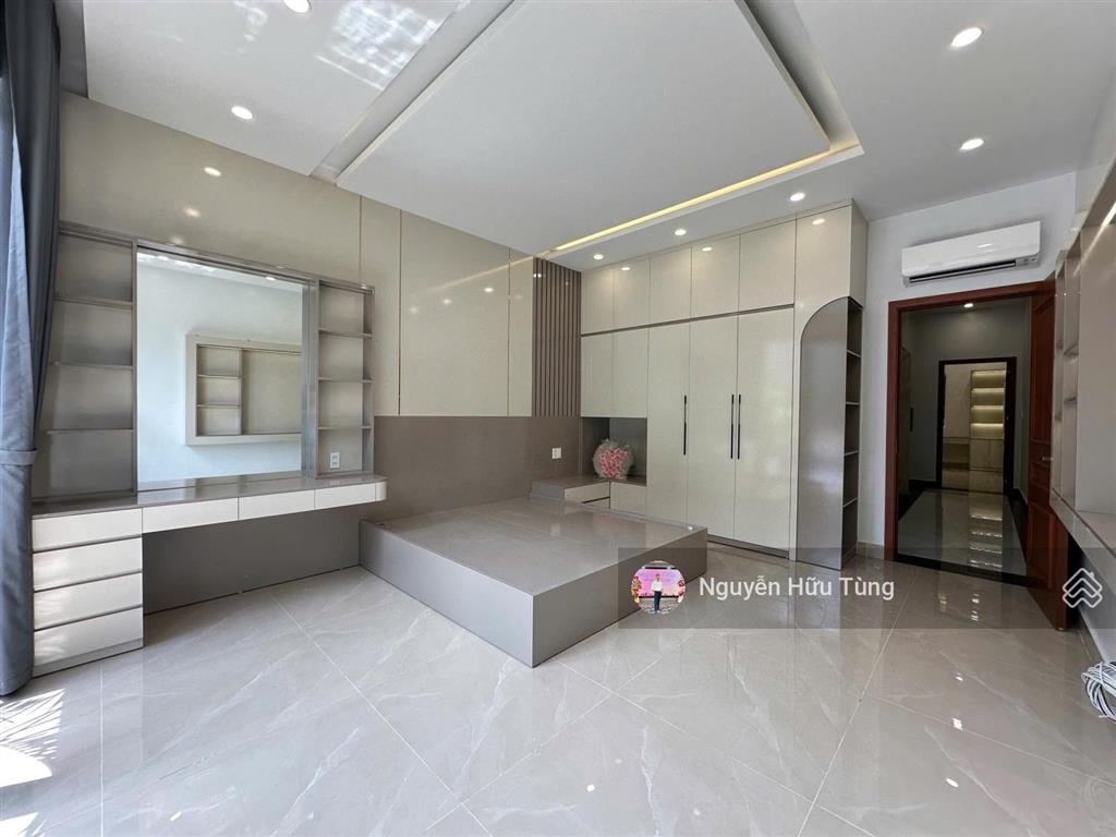 Siêu phẩm mặt đường quán nam  có thang máy!