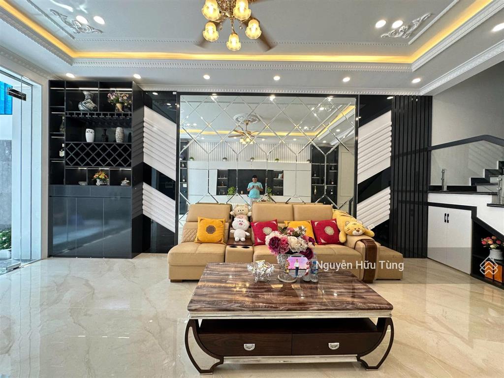 Siêu phẩm mặt đường quán nam  có thang máy!