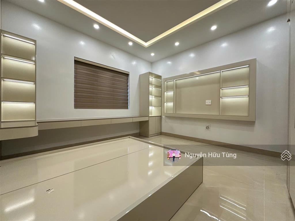 Siêu phẩm mặt đường quán nam  có thang máy!