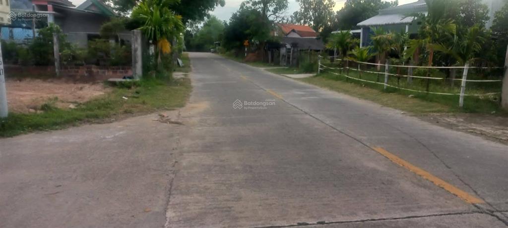 Bán lô đất tại xã mộ đức, quảng ngãi. diện tích. 200m2 (full thổ cư). giá chỉ 3,8tr/m2