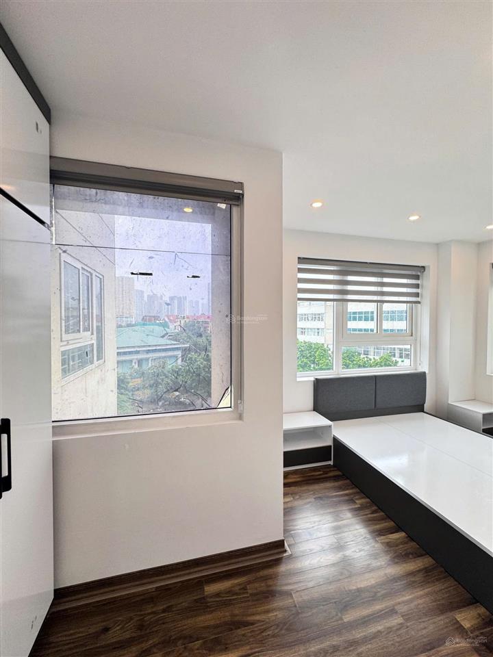 Chính chủ cần bán căn hộ 2 ngủ, 2 vệ sinh, full nội thất, ban công đông nam tại vinaconex 3