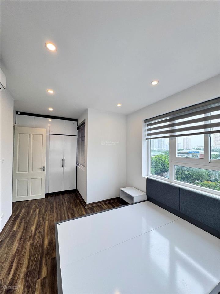 Chính chủ cần bán căn hộ 2 ngủ, 2 vệ sinh, full nội thất, ban công đông nam tại vinaconex 3