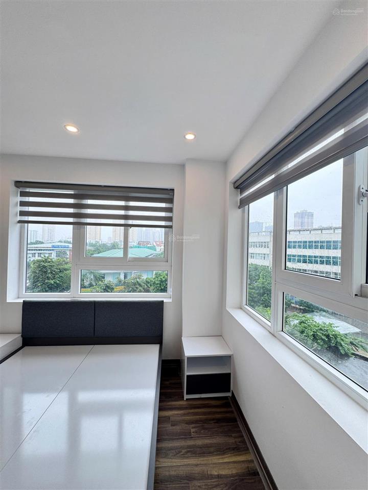 Chính chủ cần bán căn hộ 2 ngủ, 2 vệ sinh, full nội thất, ban công đông nam tại vinaconex 3