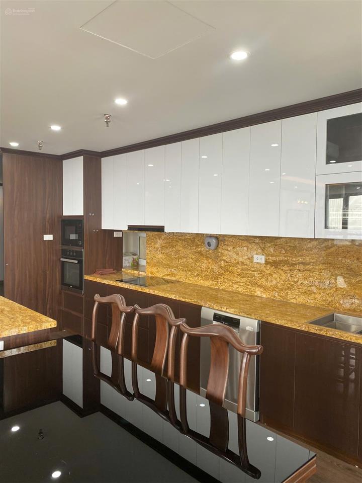 Bán căn chung cư tòa handcorp plaza 72 trần đăng ninh cầu giấy 170m2, 4 phòng ngủ, 2 vs