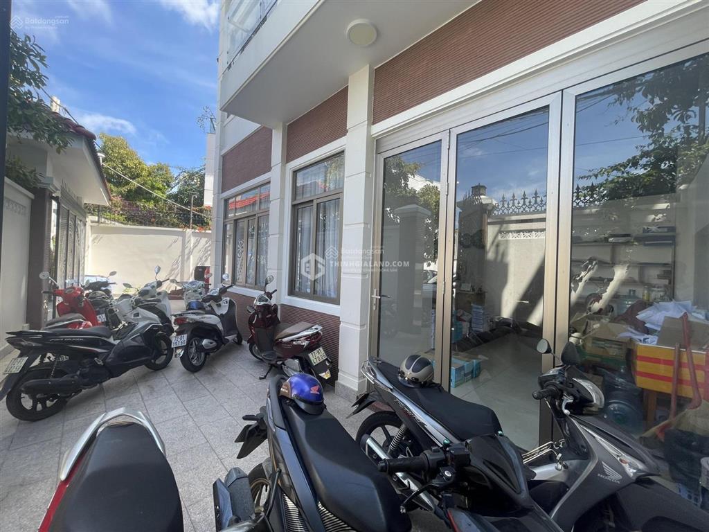 Bán biệt thự 1 trệt 2 lầu mới xây mặt tiền đường 20m khu ngọc tước bãi sau vũng tàu