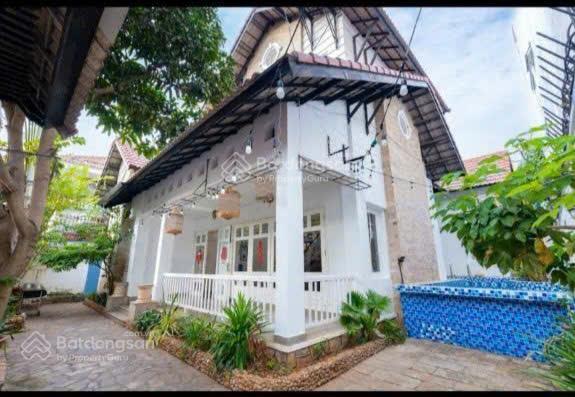 Cần tiền bán nhanh căn biệt thự sân vườn hồ bơi rộng 324m2 khu á châu giá chỉ 25 tỷ