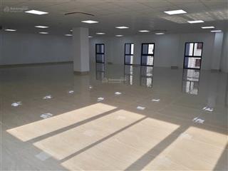 Cho thuê tòa nhà văn phòng góc 2 mt an phú 1,300m2 sủ dụng trống suốt, 300tr/tháng