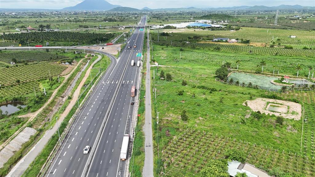 Bán 8ha đất xã hàm cường 900tr/ha (sổ thể hiện đường)