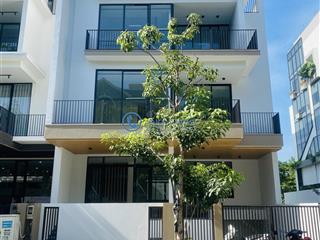 Cho thuê tòa nhà văn phòng 600m2 hầm 4 tầng sàn trống suốt trung tâm quận 2