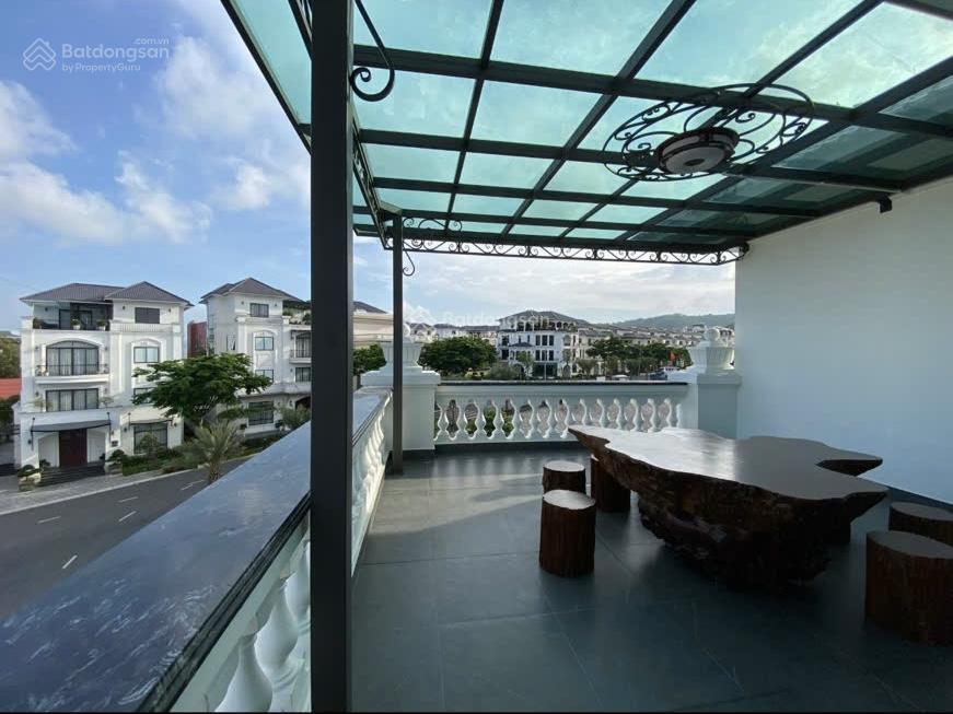 Căn đơn lập đẳng cấp trên đồi hải quân nhìn ra vịnh hoàn thiện tâm huyết siêu đẹp tại hạ long