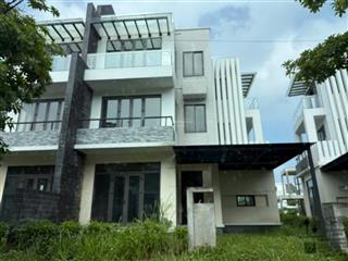 Bán gấp bt tại kđt phú cát city, giá đất 55 triệu./m2, 190m2, không lỗi phong thủy.  0964 588 ***