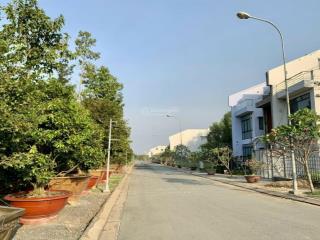 Bán đất nền khu b1, đối diện công viên trung tâm và nhà tre, giá cực chất 2 tỷ, diện tích 90m2