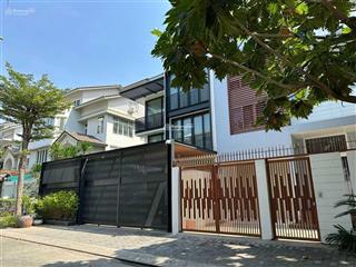 Gấp gấp gấp biệt thự đẹp tại kdc phú mỹ vạn phát hưng quận 7  dt 10.5x21m giá 32 tỷ full nội thất.