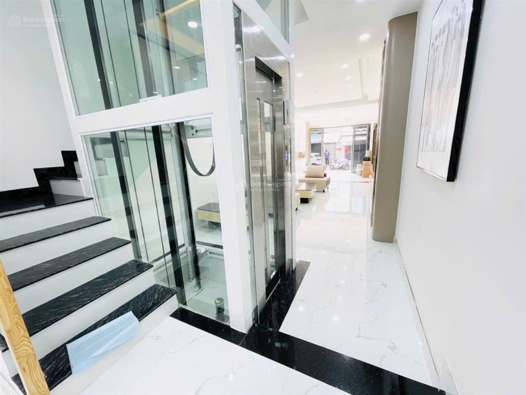 Siêu phẩm quận quận 7, nhà mặt tiền đường số 51 quận 7có thang máy full nội thất