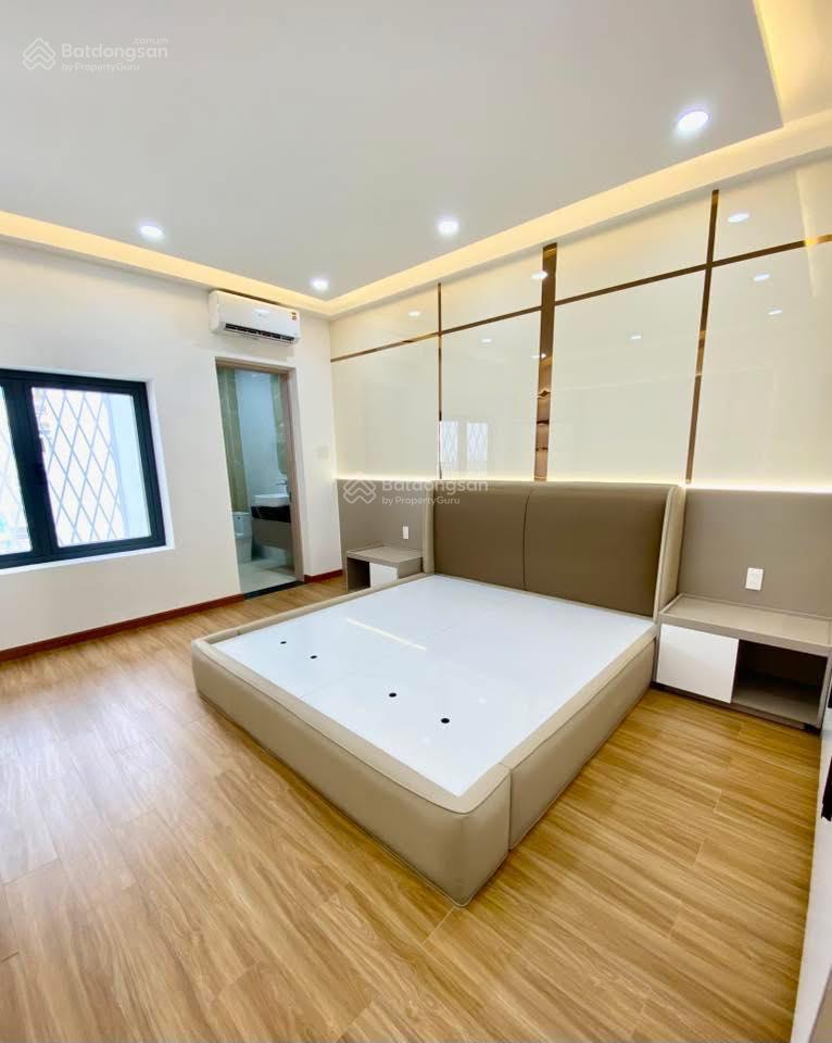 Siêu phẩm quận quận 7, nhà mặt tiền đường số 51 quận 7có thang máy full nội thất