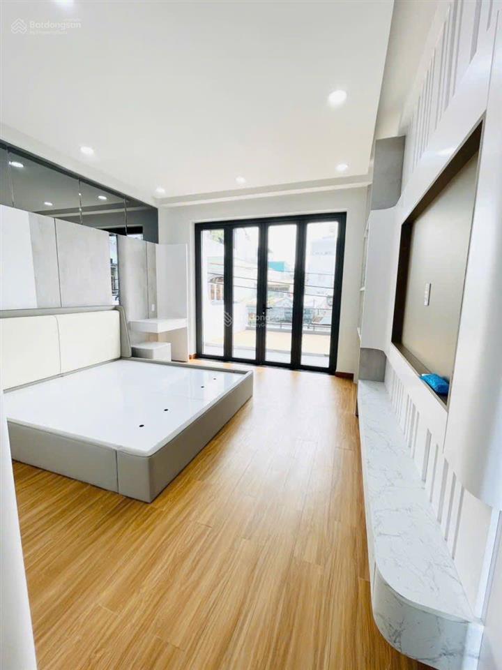 Siêu phẩm quận quận 7, nhà mặt tiền đường số 51 quận 7có thang máy full nội thất