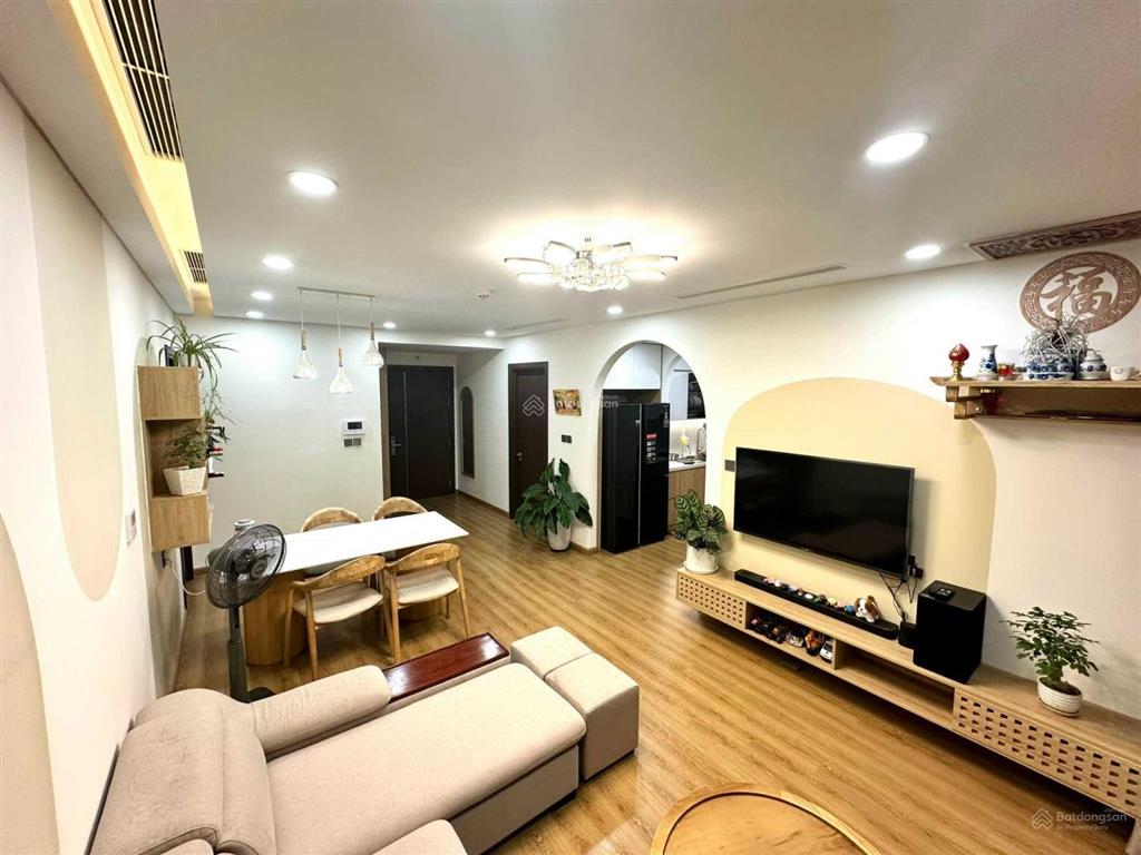 Bán nhanh ch 75m2, 2pn, 2vs ban công đông nam, full đồ đẹp, tầng trung nhà mới tinh