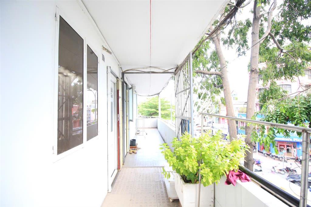 Cho thuê căn hộ 120  122 đường khánh hội, kề tt thể dục thể thao quận 4, có nội thất 4,5tr/tháng