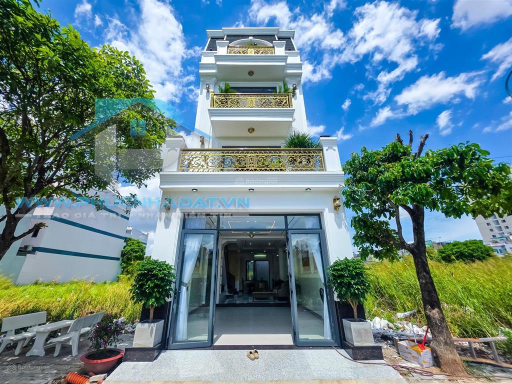 Phải thật nhanh để không phải đến sau nhà phố cổ điển luxury nhà bè  giá 9.8 tỷ, 5x17m