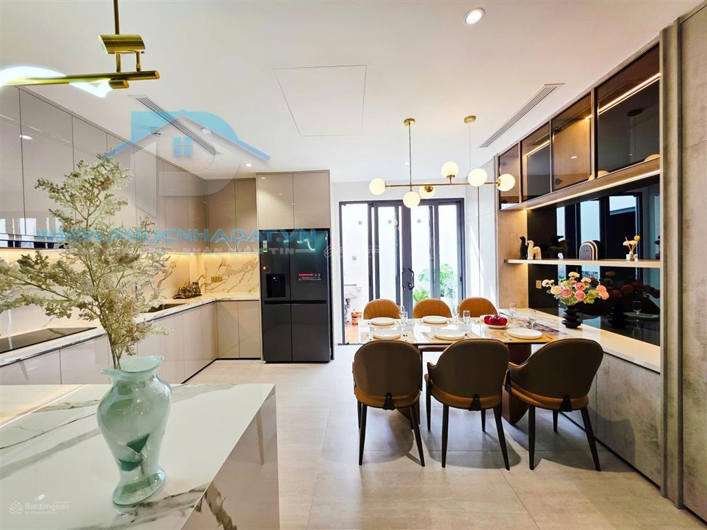 Căn nhà phố hiện đại có thang máy ngay công viên quận 7  giá 17.8 tỷ, 5x18m