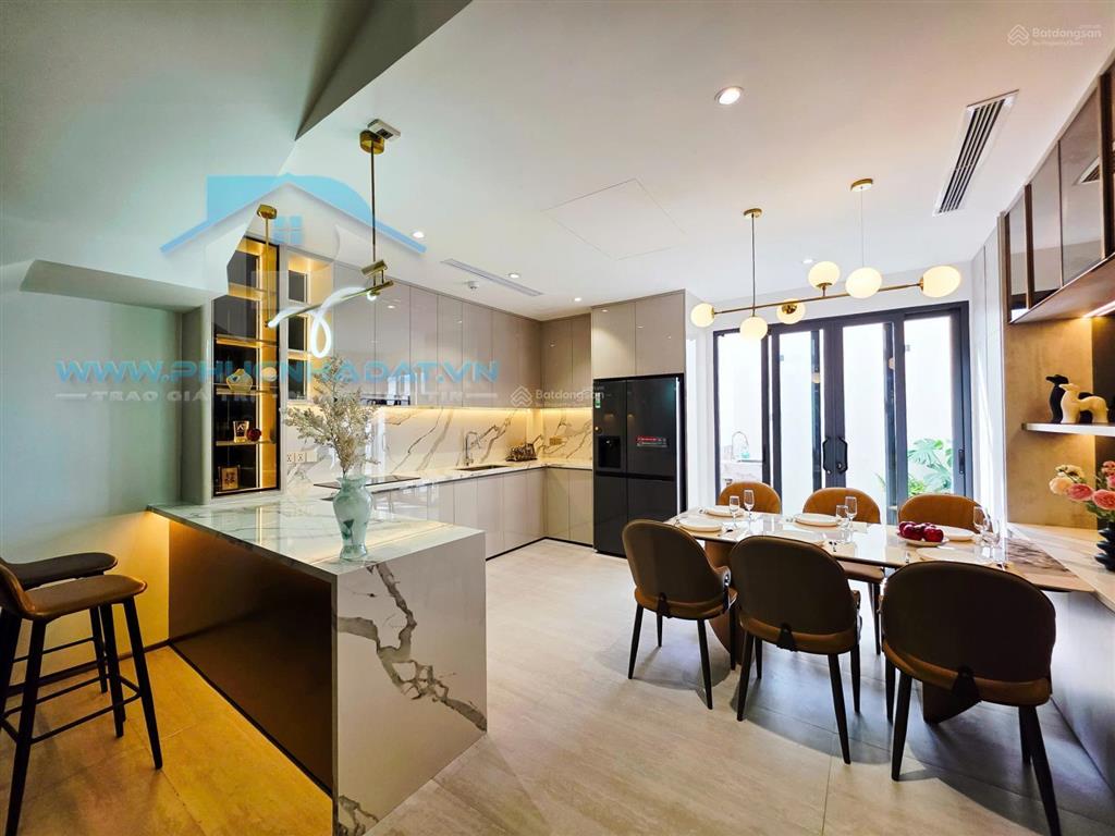 Căn nhà phố hiện đại có thang máy ngay công viên quận 7  giá 17.8 tỷ, 5x18m