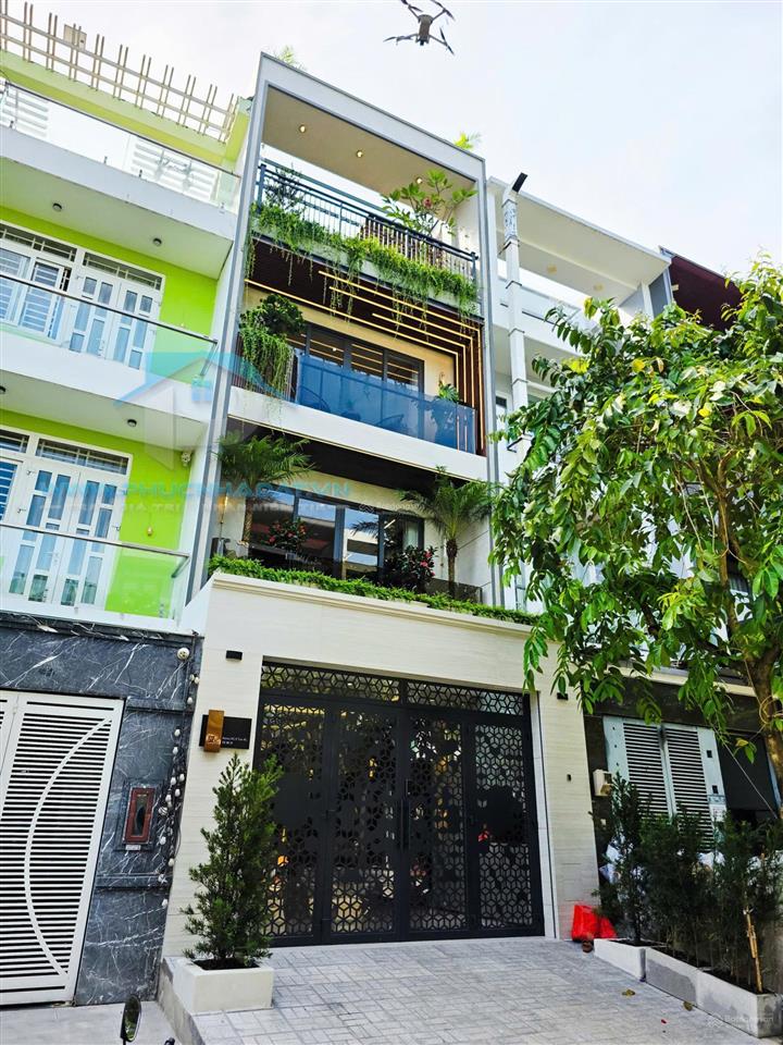 Căn nhà phố hiện đại có thang máy ngay công viên quận 7  giá 17.8 tỷ, 5x18m