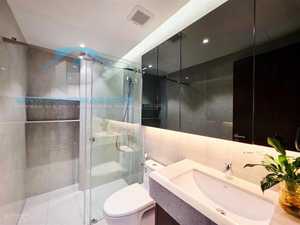 Căn nhà phố hiện đại có thang máy ngay công viên quận 7  giá 17.8 tỷ, 5x18m