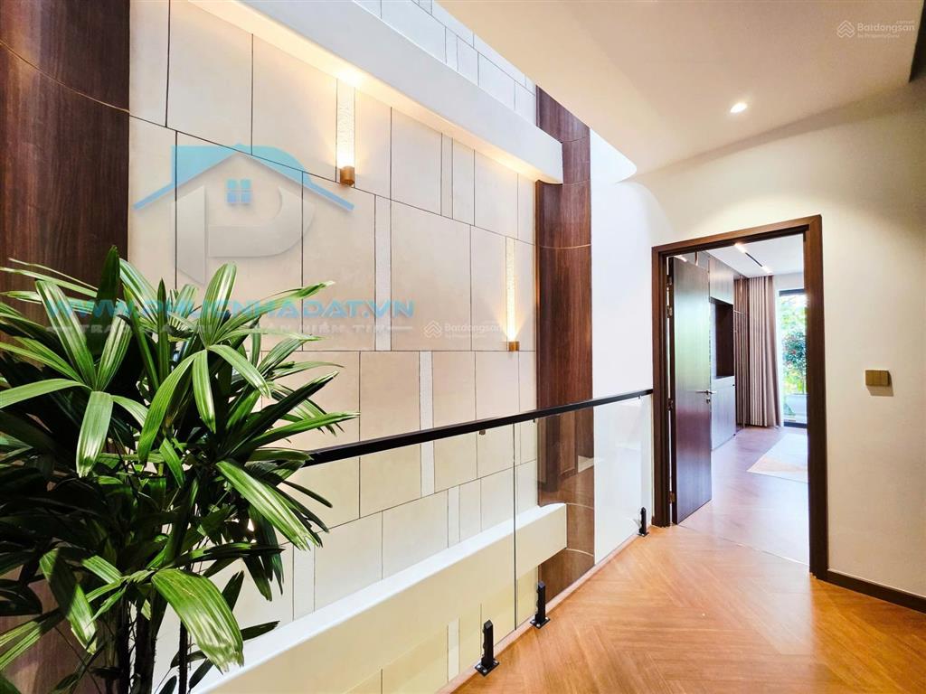 Căn nhà phố hiện đại có thang máy ngay công viên quận 7  giá 17.8 tỷ, 5x18m