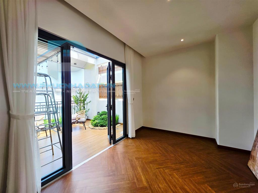 Căn nhà phố hiện đại có thang máy ngay công viên quận 7  giá 17.8 tỷ, 5x18m