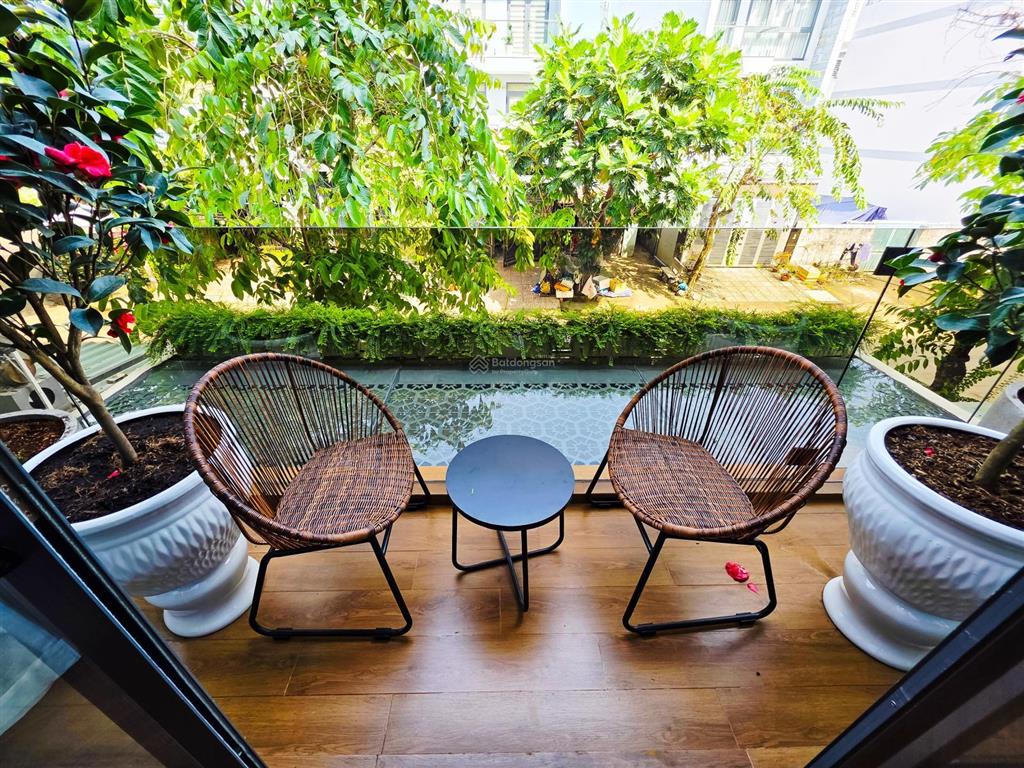 Căn nhà phố hiện đại có thang máy ngay công viên quận 7  giá 17.8 tỷ, 5x18m