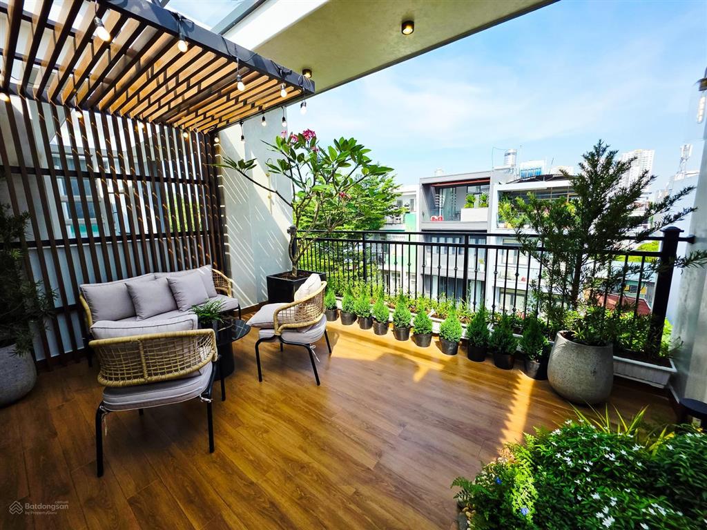 Căn nhà phố hiện đại có thang máy ngay công viên quận 7  giá 17.8 tỷ, 5x18m