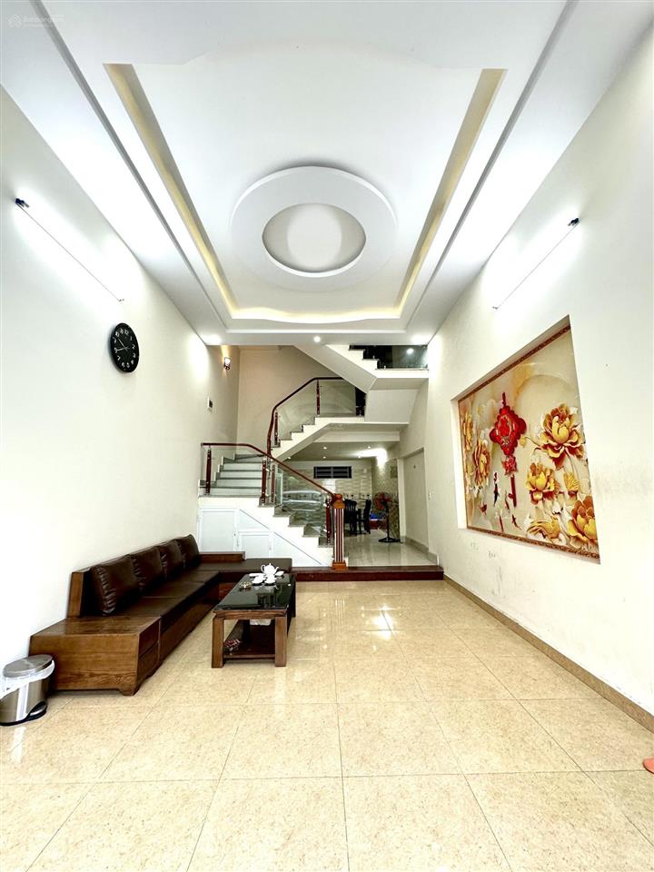 Bán nhà phân lô văn cao 67,5m đường 12m oto đỗ ngày đêm 5 phòng ngủ khép kín cho thuê ổn định 22 tr